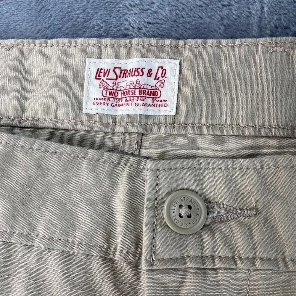 Levi's Carrier Cargo Shorts Mens Size 50 Utility Pockets Khaki Beige Ripstop NWT
